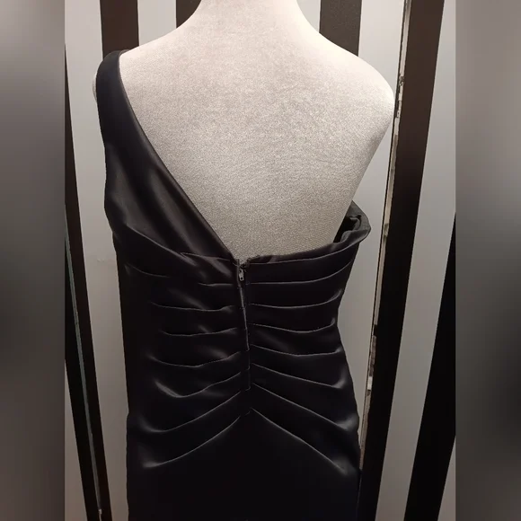 Gray One-Shoulder Dress - Picture 9 of 11